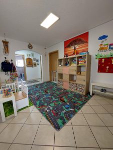 großer, heller Spielflur